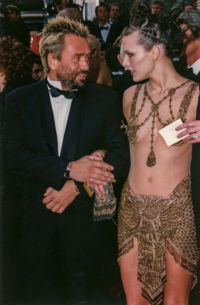 A atriz Milla Jovovitch no Festival de Cinema de Cannes, em 1997.