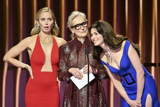 Momento das três atrizes juntas no SAG Awards 2024.