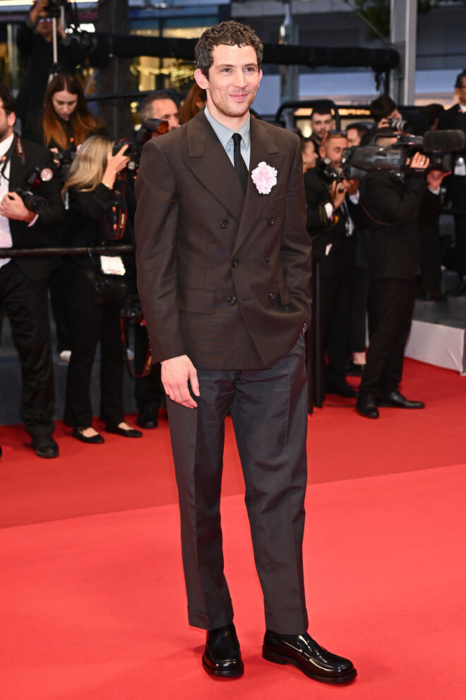 24 de Maio - Josh O'Connor vestiu Prada. 