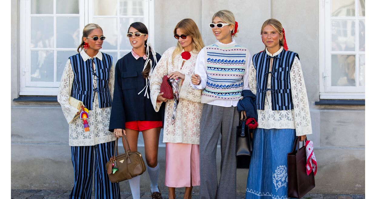 Grupo de pessoas com estilos distintos na Semana da Moda de Copenhaga