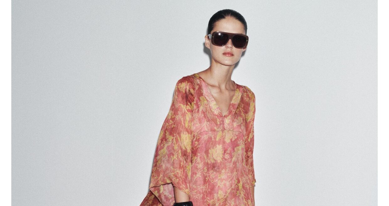 Zara apresenta vestido floral, peça de vestuário icónica, há mais de uma década