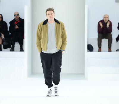 Jonathan Anderson assume o controlo criativo total da Dior