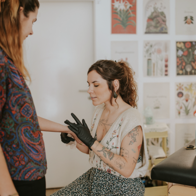Lelê, do Jardim Ecotattoo, em Lisboa, revoluciona a tatuagem com práticas sustentáveis