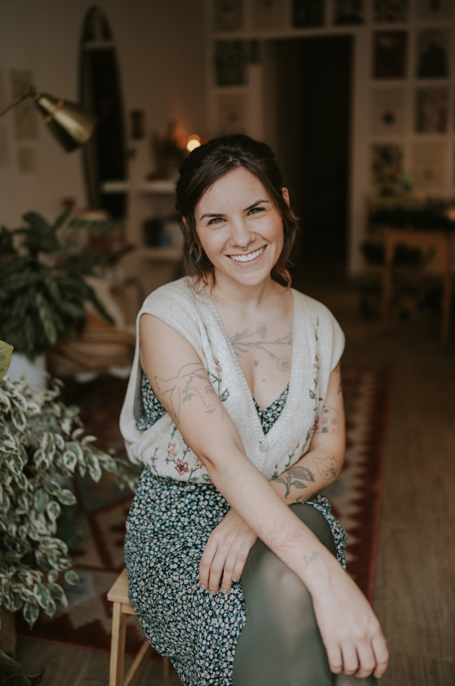 Lelê organiza workshops para tatuadores com vários níveis de experiência
