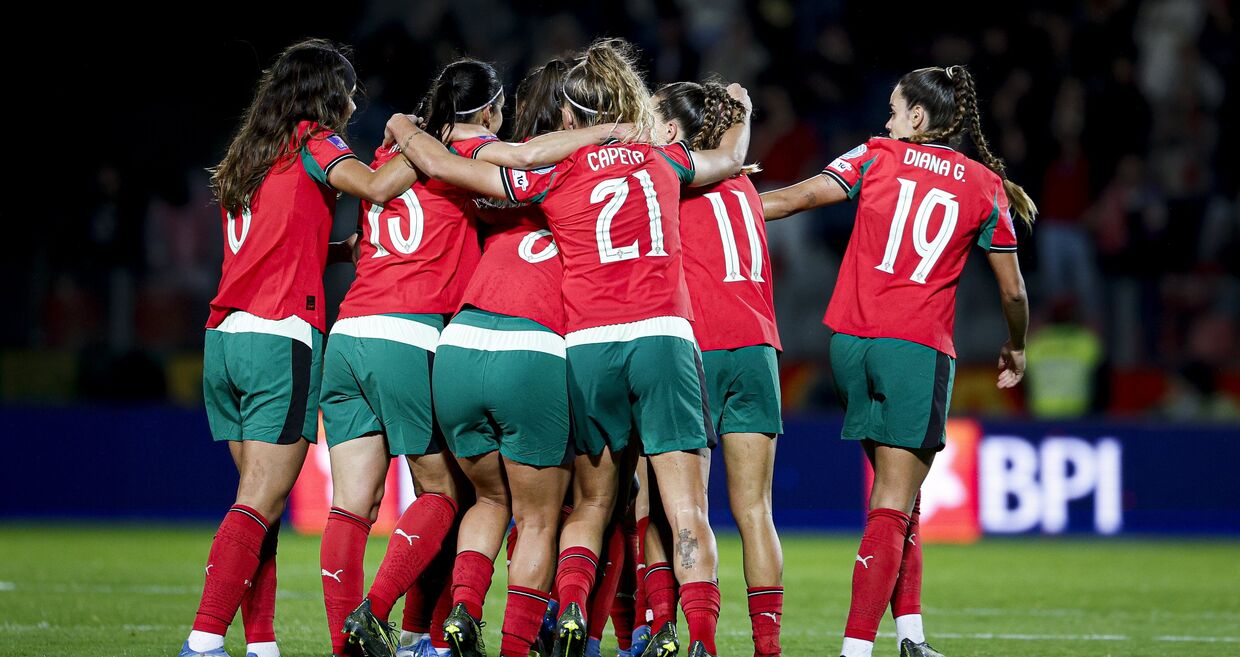 Registou-se em Berna, um novo marco, com um estádio lotado por 29 520 pessoas, que representam a maior audiência de sempre num jogo da fase de grupos de um campeonato da Europa de futebol feminino.