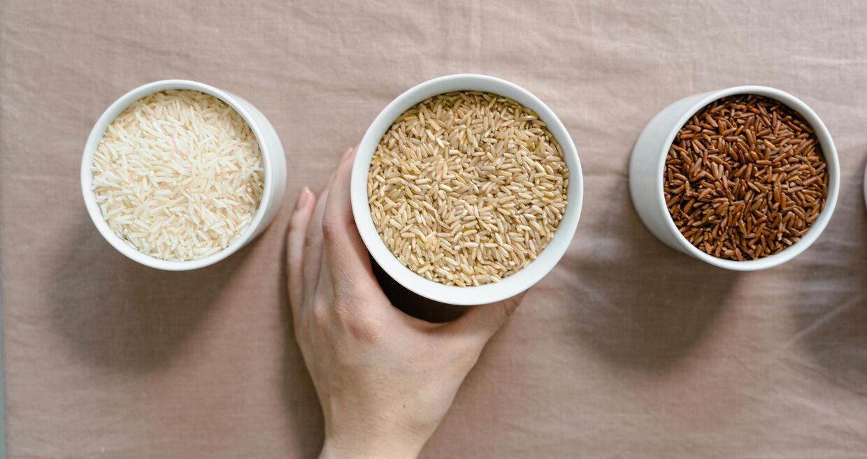 Arroz integral versus arroz branco.