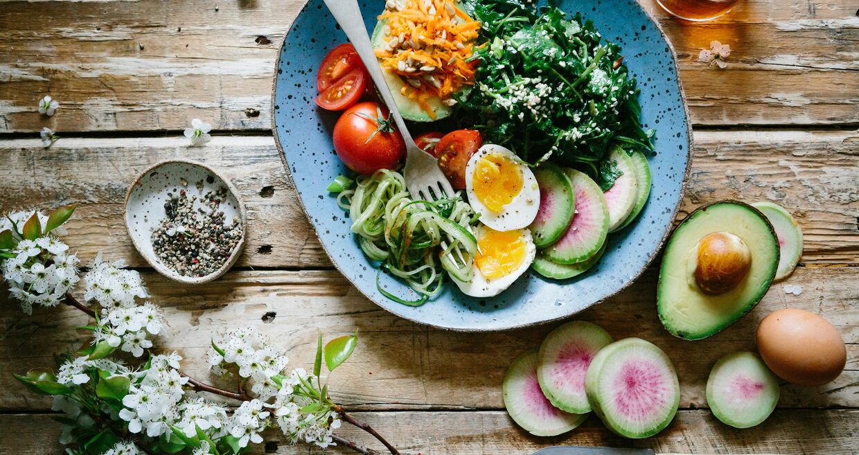 Saladas de verão com receitas de Rafaela Ferreira, Ana Carolina, João Magalhães e João Francisco Duarte