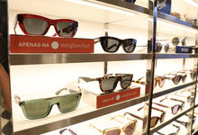 Sunglass Hut apresenta ferramenta para escolher óculos de sol por cor de pele