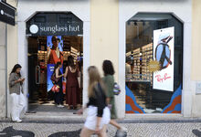 Sunglass Hut lança ferramenta para escolher óculos de sol na Rua Augusta, em Lisboa
