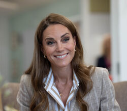 Kate Middleton regressa à vida pública e fala da “dificuldade silenciosa” após o tratamento oncológico