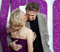 Pamela Anderson e Liam Neeson