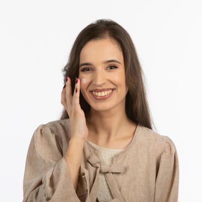 Iolanda Pereira explica como cuidar da pele e desmistifica o uso de cosméticos.