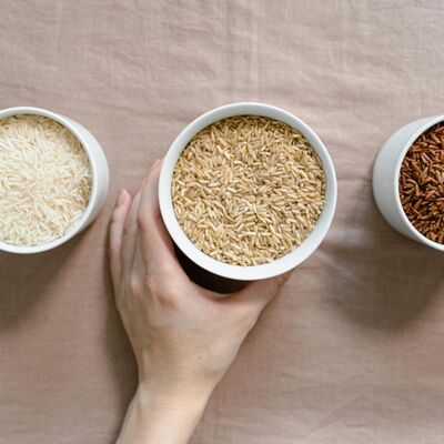 Arroz integral versus arroz branco.