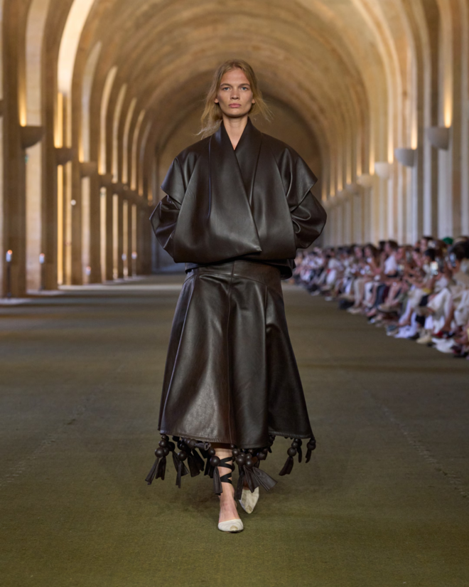 Desfile de Jacquemus em Versailles evoca memórias e poesia.
