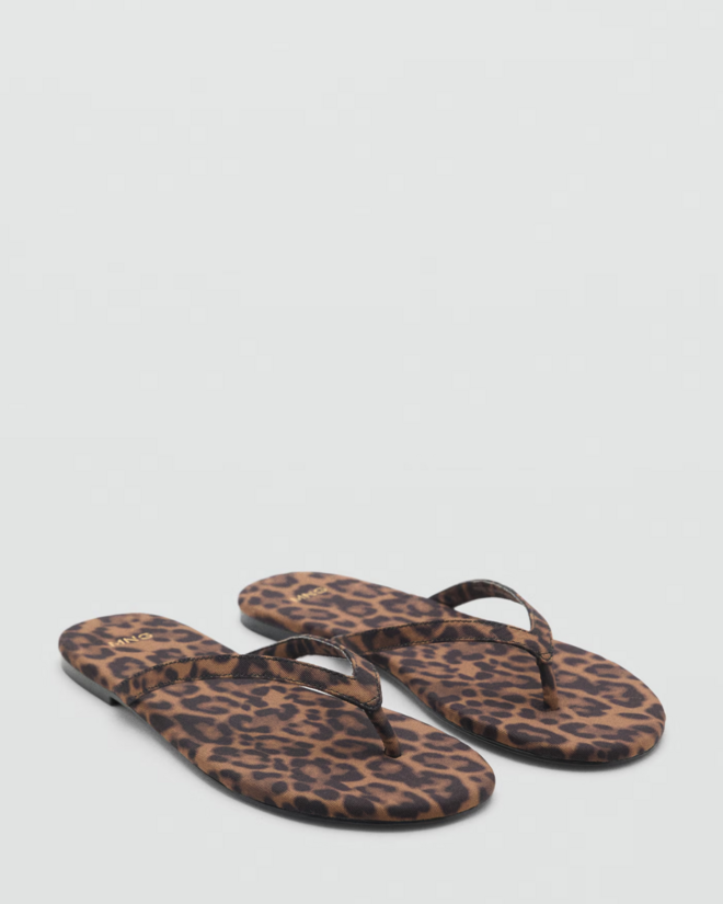 Mango, Sandálias de tiras com estampado de leopardo, €29,99.