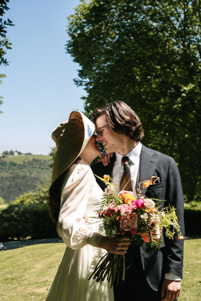 Ana com o noivo, Julián