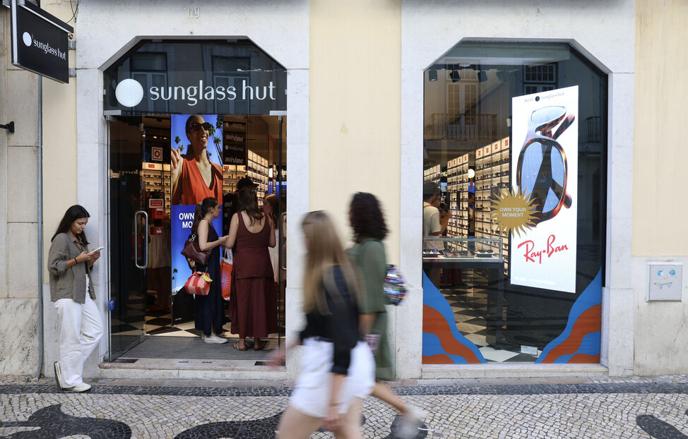 Sunglass Hut lança ferramenta para escolher óculos de sol na Rua Augusta, em Lisboa