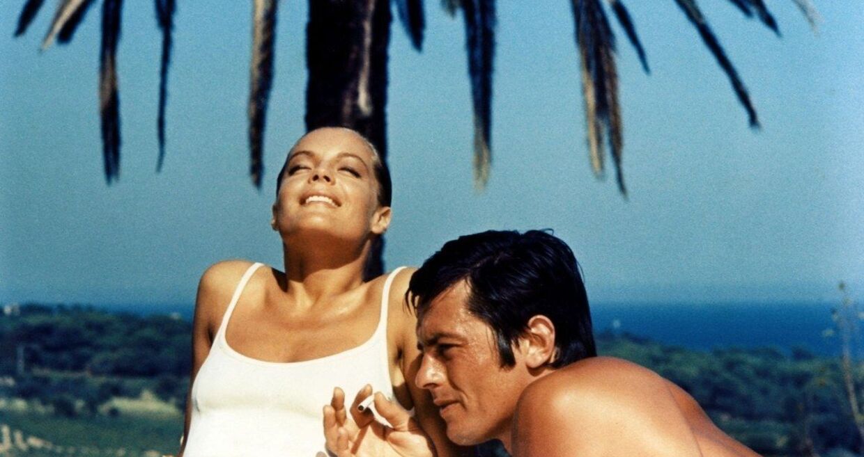 Alain Delon e Romy Schneider numa cena do filme "La Piscine"
