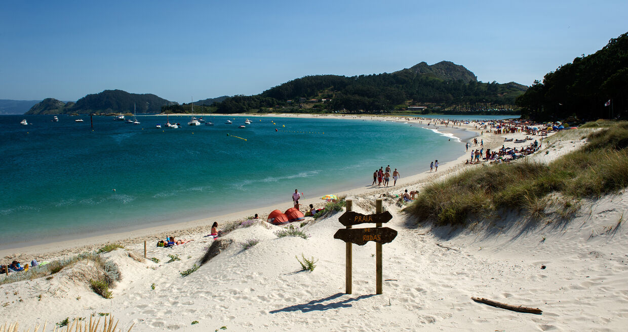 Praia de Rodas, nas Ilhas Cíes, Galiza: um destino popular no Caminho de Santiago