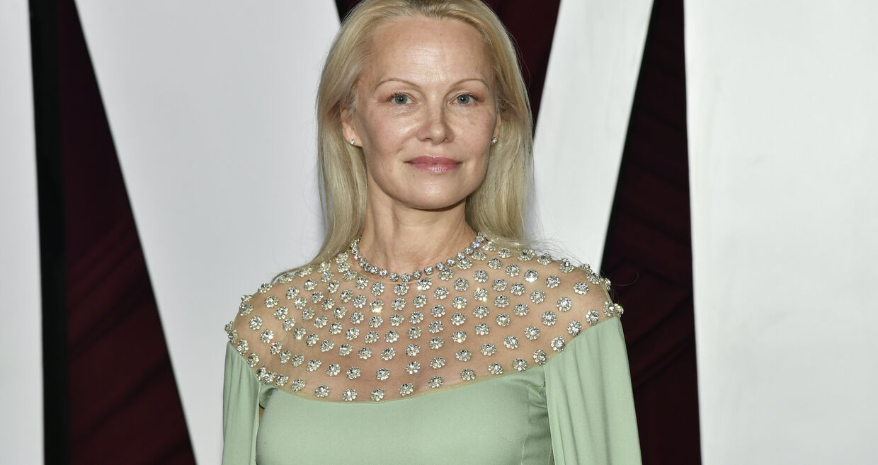 Pamela Anderson lança pickles para fins solidários
