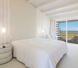 Tijosa eco-house. Dormir na natureza em quartos de designers de moda
