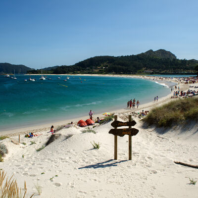 Praia de Rodas, nas Ilhas Cíes, Galiza: um destino popular no Caminho de Santiago