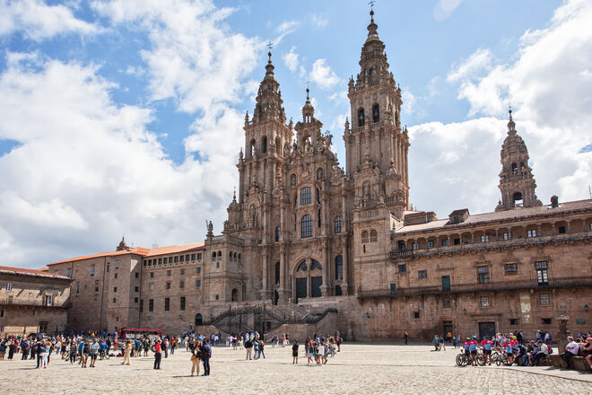 Praça do Obradoiro, o ponto de chegada dos peregrinos que vêm de todo o mundo