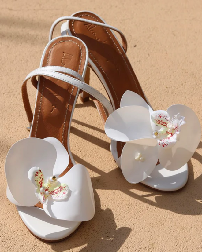 Alameda Turquesa, FIONA, WHITE FLOWER HEELS, €435.