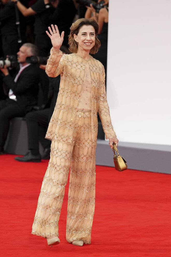 Fernanda Torres num Armani Privé SS25 Couture.