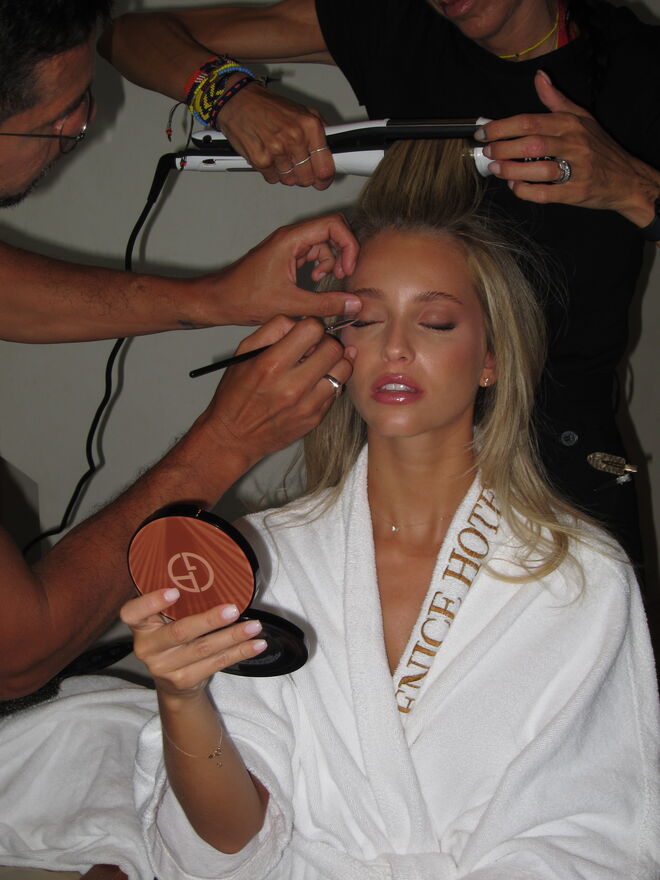 Margarida Corceiro prepara-se para o Festival de Veneza com maquilhagem e cabelo.