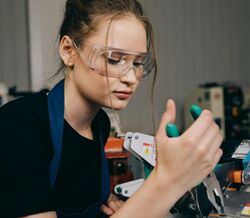 TaskHer. Uma empresa de serviços de bricolage só com mulheres