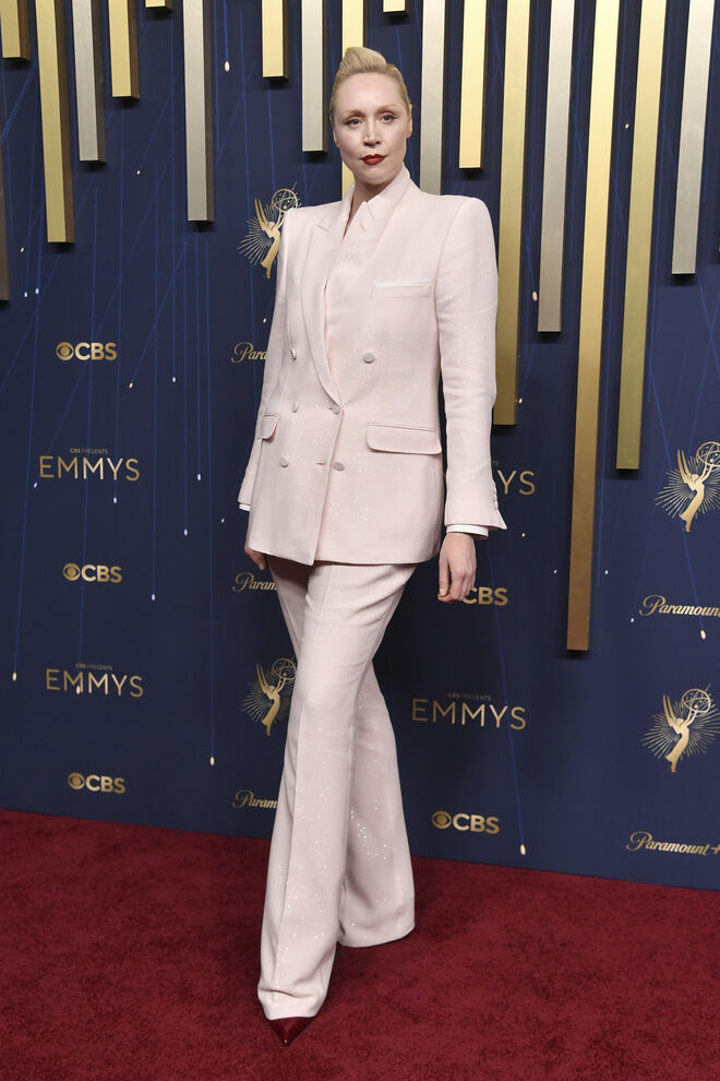 Gwendoline Christie em Tom Ford por Haider Ackerman