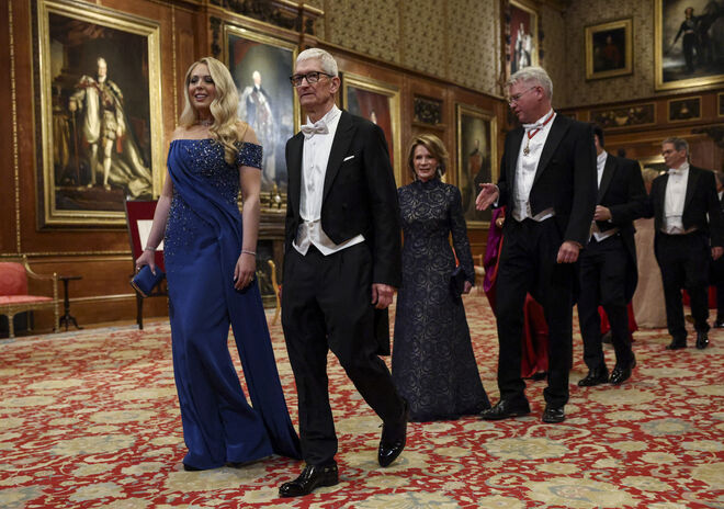 Tim Cook, CEO da Apple, e outros convidados