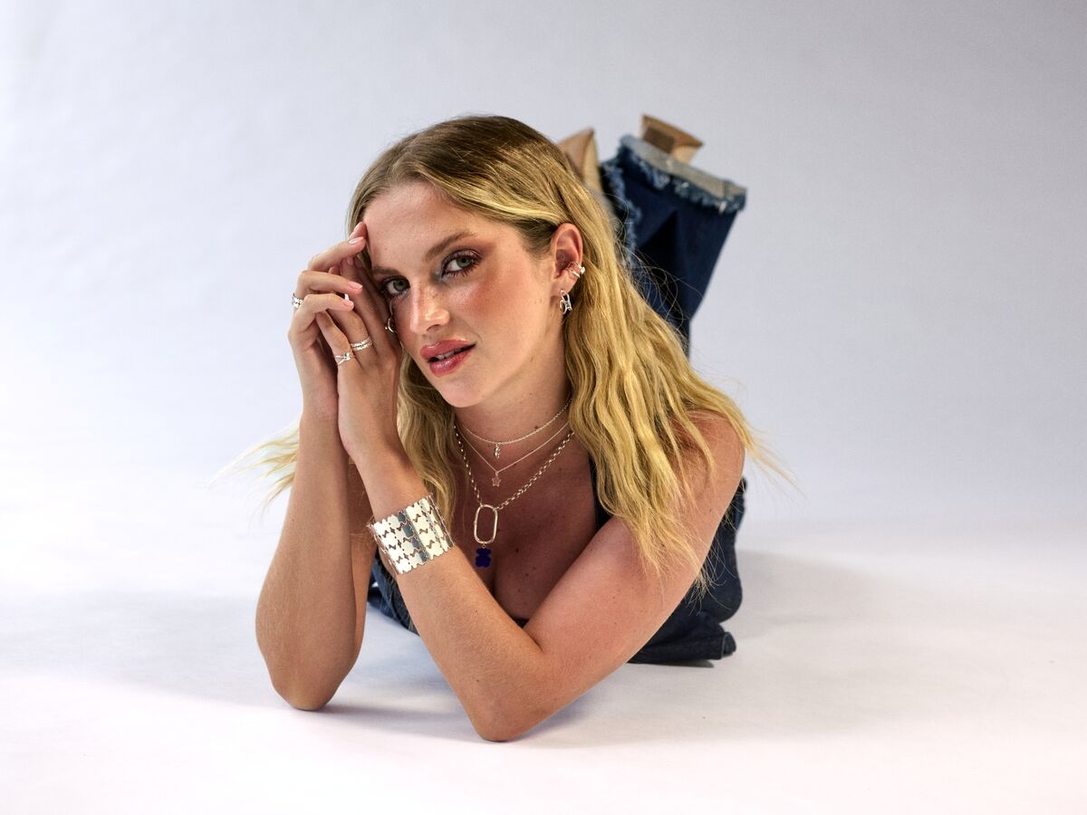 She Belongs: entre o denim intemporal e o brilho dos acessórios TOUS, Júlia Palha encarna a essência da nova campanha We Belong