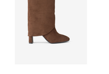 Seaside convida a calçar a diferença com botas, loafers e Mary Janes