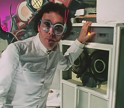 Still life de "Video Killed the Radio Star", dos The Buggles, o primeiro vídeo que passou na MTV