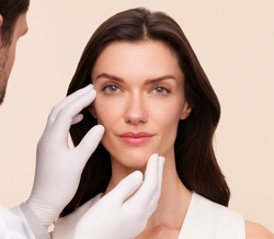 Avène apresenta Hyaluron Activ Procedure, gama para reativar a juventude celular
