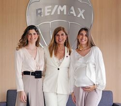 Beatriz Rubio com as filhas, Patrícia e Marta