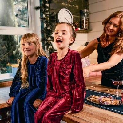 KIABI celebra o Natal com glamour e leveza, apostando em coordenados elegantes e tecidos suaves para momentos inesquecíveis.
