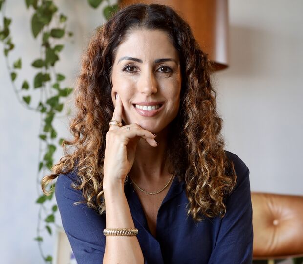 Vânia Castanheira lança livro sobre a ligação entre emoções e doenças, com esperança na cura integral