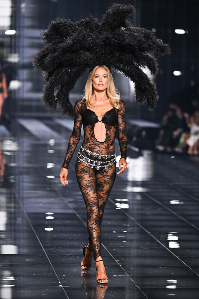 Doutzen Kroes no desfile Victoria's Secret em Nova Iorque