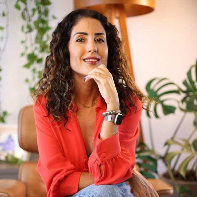 Vânia Castanheira lança livro sobre a ligação entre emoções e doenças, com esperança na cura integral