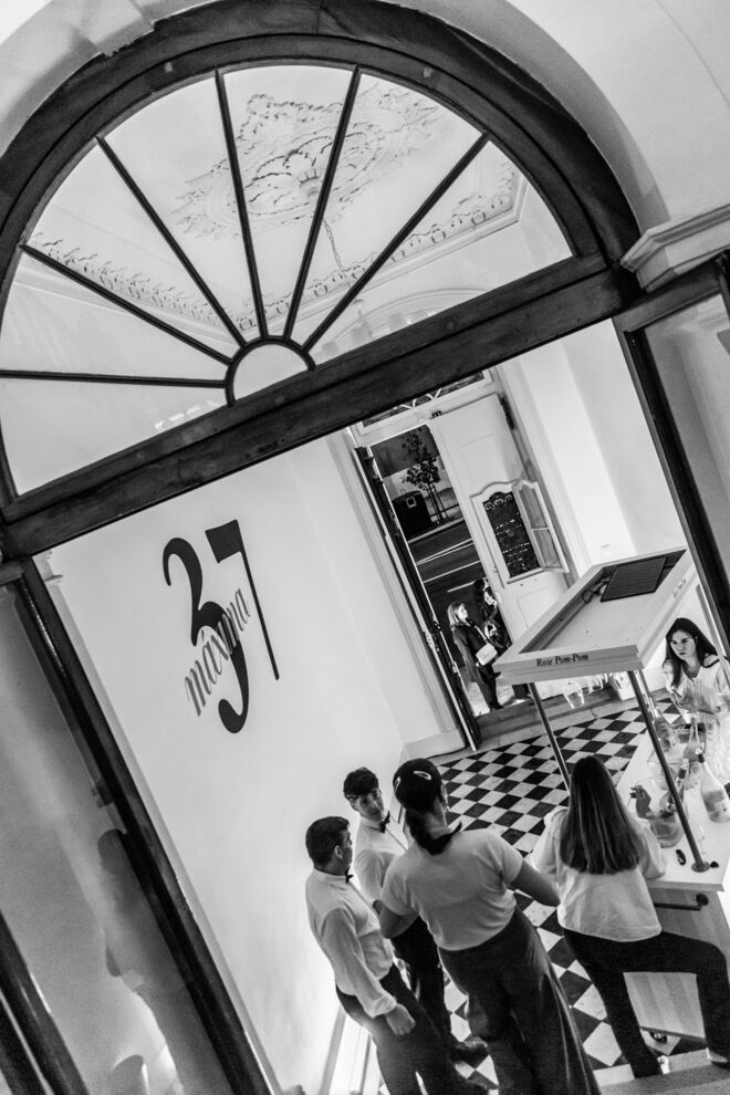 Festa de aniversário da revista Máxima com convidados e nova edição anual