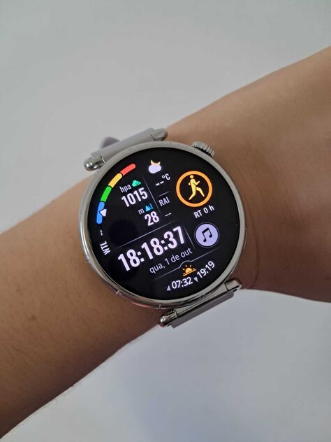 Smartwatch HUAWEI Watch GT 6 monitoriza dados de saúde e acompanha atividades desportivas