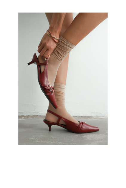 Nova coleção Seaside outono/inverno 2025: sapatos para a mulher moderna.
