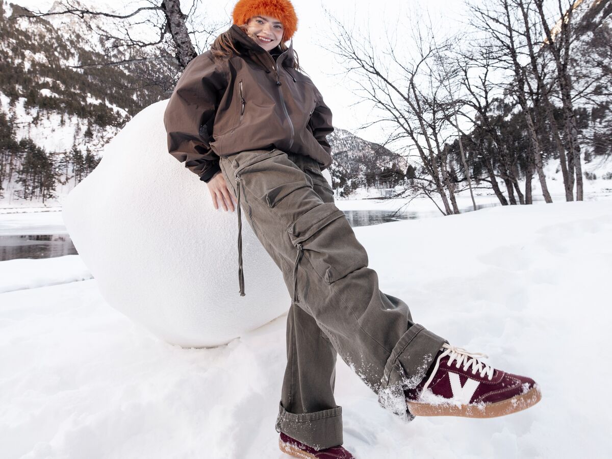 Moda de inverno: sapatilhas Victoria Shoes na neve, coleção "Snow Much Fun"