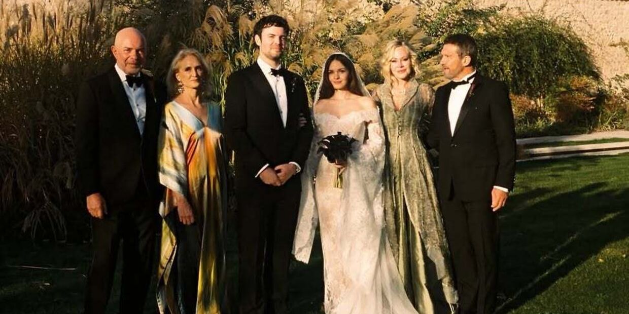 Stella Banderas casou com Alex Gruszynski em Espanha, numa cerimónia elegante com Antonio Banderas e Melanie Griffith