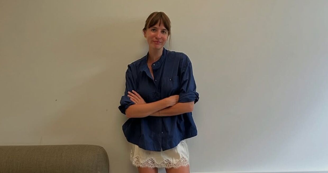 Lizzy Hadfield, figura de estilo minimalista, fala sobre moda, leitura e vida entre Londres e Nova Iorque