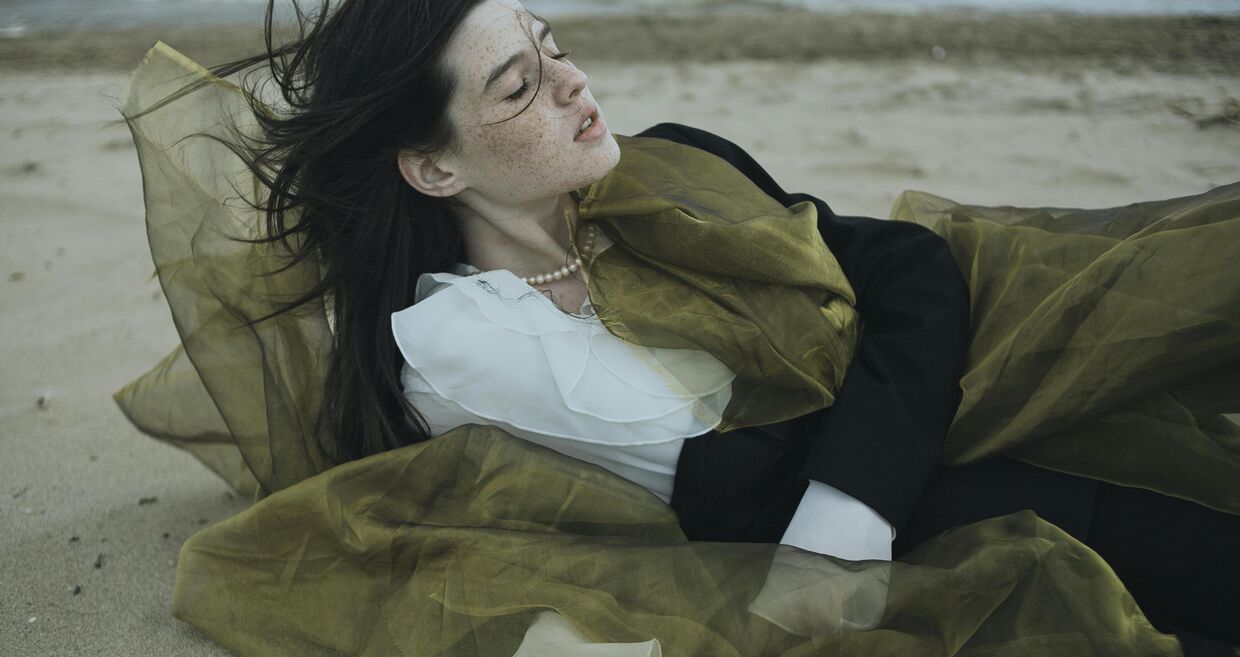 Produto da Oriflame promete combater o frizz causado pela humidade e controlar o cabelo