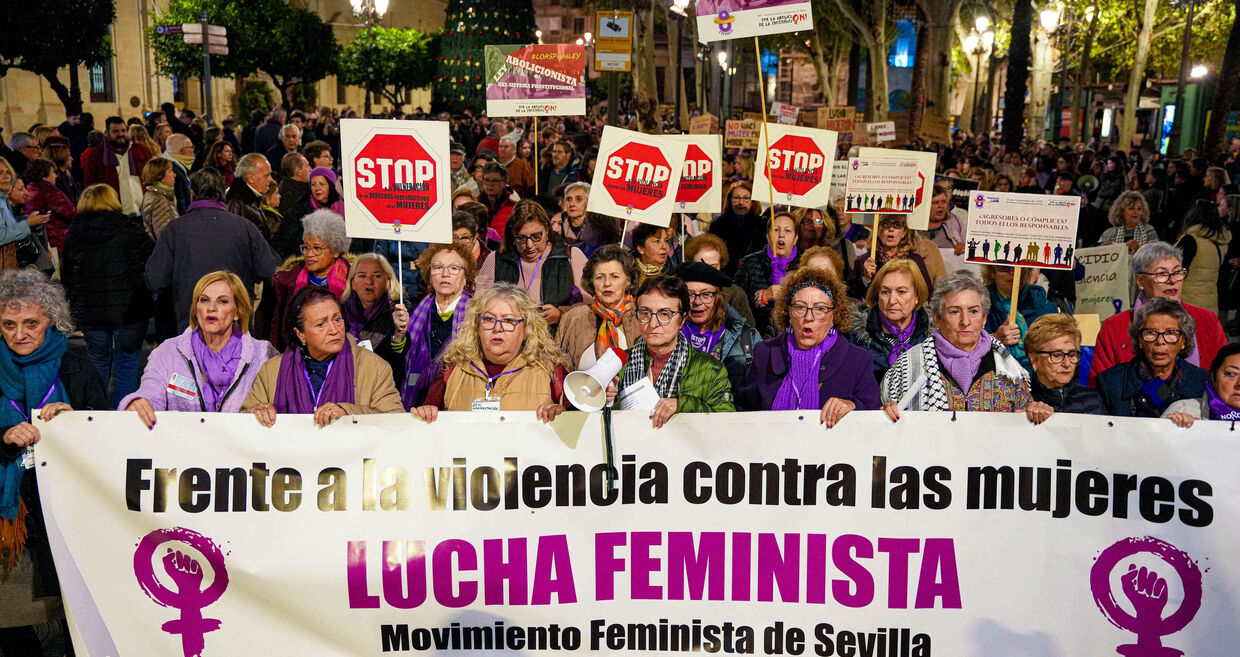 Mulheres manifestam-se em Sevilha, no contexto do dia 25 de Novembro